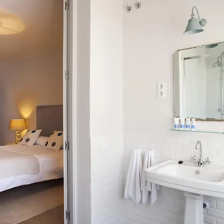 Ola Living Broto Apartment *